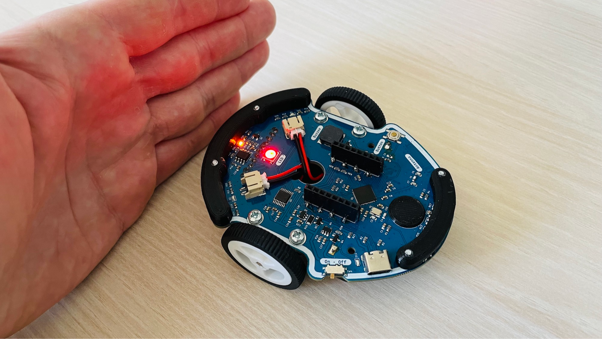 Faire éviter un obstacle à Eliobot